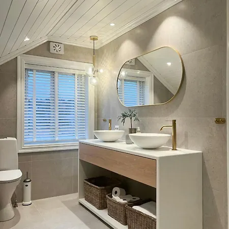 Дом отдыха Modern & Charming Summer House Near Risor Sondeled