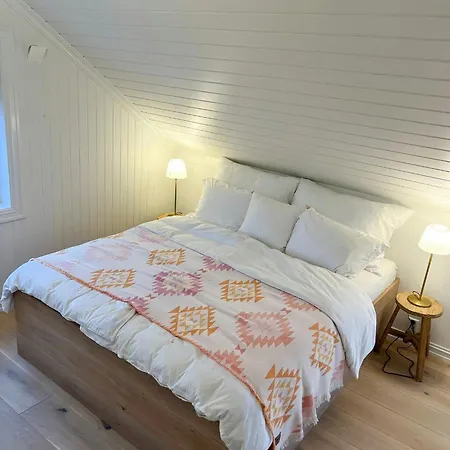 Modern & Charming Summer House Near Risor Sondeled