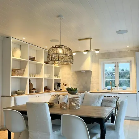 Дом отдыха Modern & Charming Summer House Near Risor