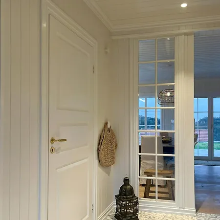 Modern & Charming Summer House Near Risor *