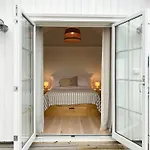 Modern & Charming Summer House Near Risor Nyaraló Søndeled