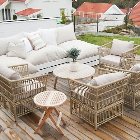 Modern & Charming Summer House Near Risor Sondeled