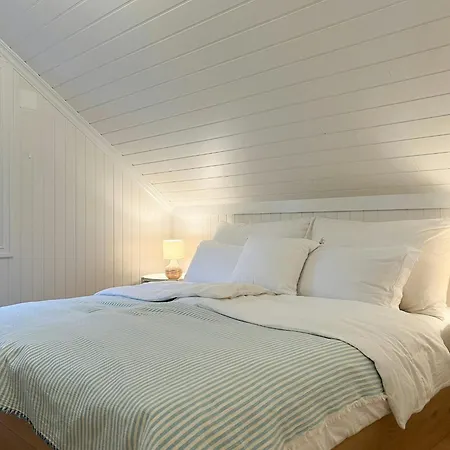 Modern & Charming Summer House Near Risor Hébergement de vacances Sondeled