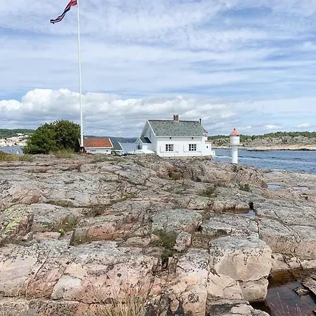 Modern & Charming Summer House Near Risor *